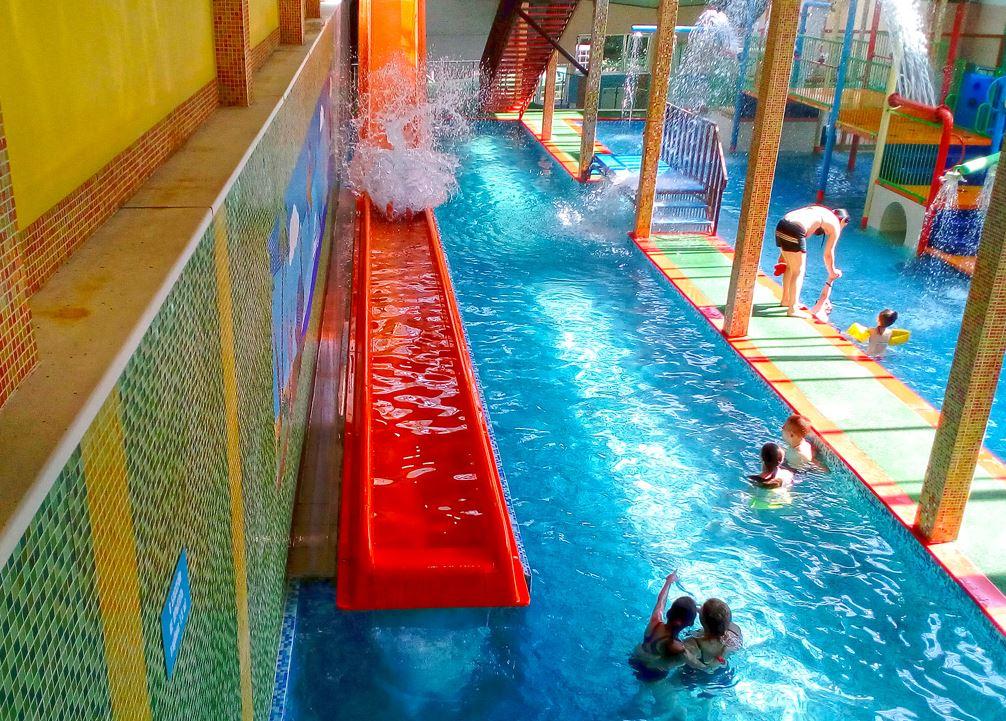 В Южном Бутово Москвы есть аквапарк с номерами телефонов, инструкциями по вождению и отзывами